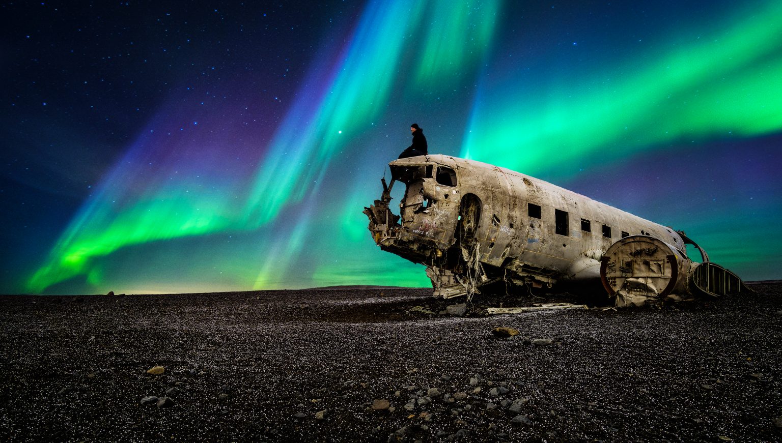 Best Time to See the Northern Lights in Iceland (Month-by-Month Guide)